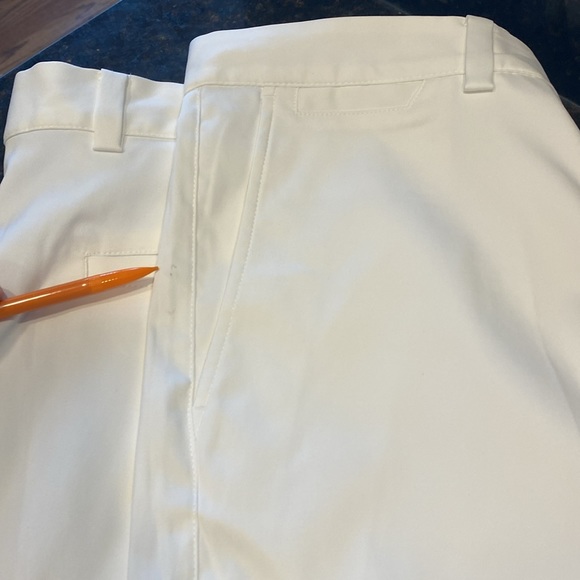 New Nike Dri-Fit Golf Short - White NWT - 38 Waist - Picture 4 of 4